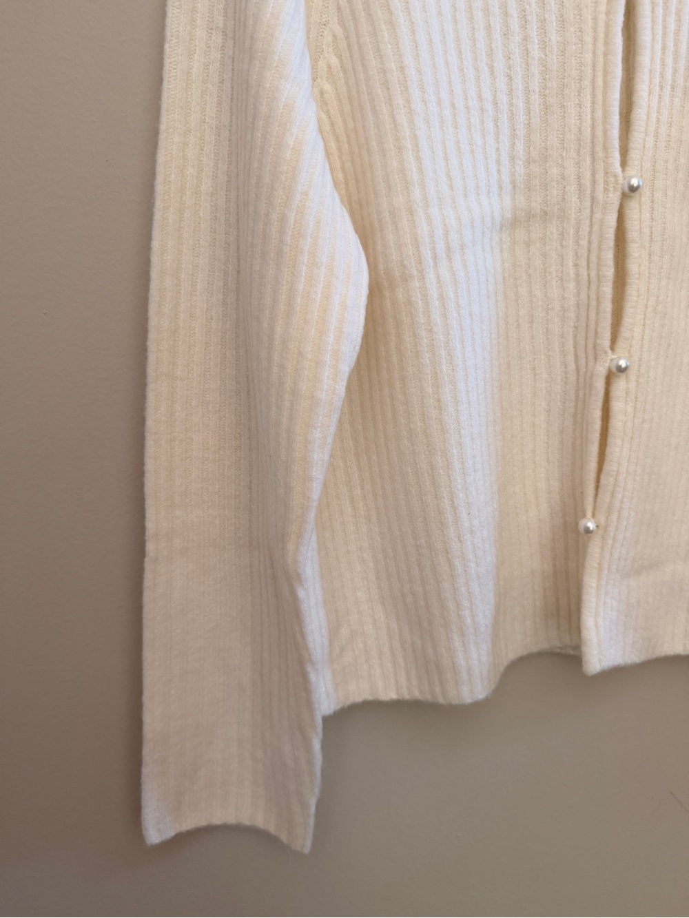 NWT Abercrombie & Fitch Cream Collared Ribbed Pearl Button Cardigan | M - Picture 4 of 10